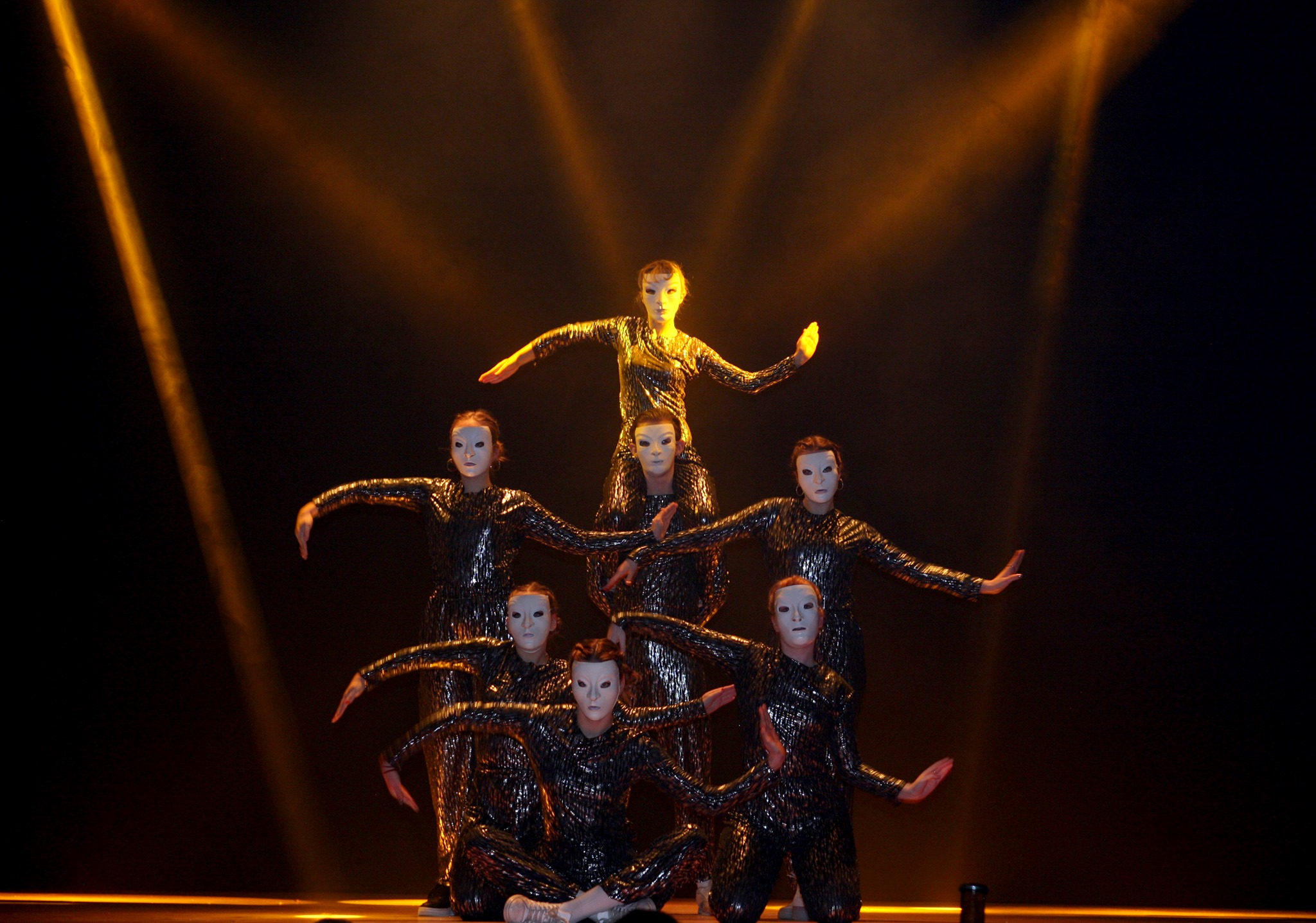 Billede 1 fra tidligere SAG-SHOW af dansere på scenen