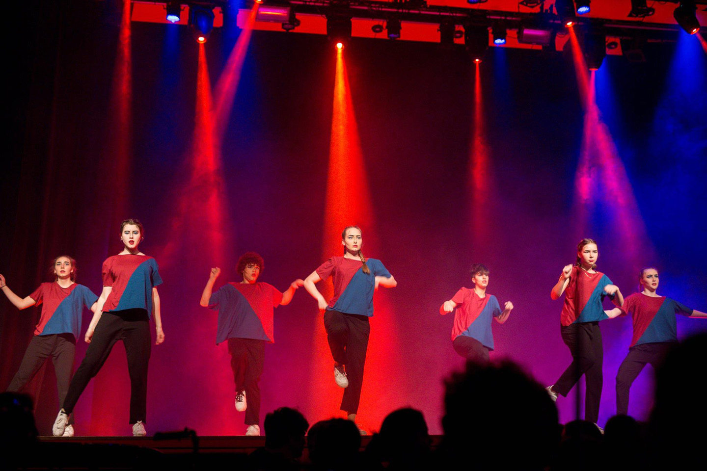 Billede 4 fra tidligere SAG-SHOW af dansere på scenen